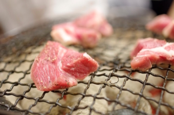 東京で上質なラム肉を頬張る喜び！まえだやの「ラム肩ロース」