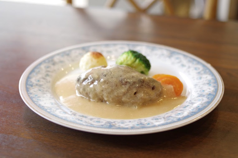 肉の旨味を引き立てるソースに驚き！レストラン シンの「ハンバーグ日本風」