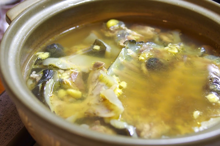 魅惑のすっぽん！上品なスープと具沢山な鍋に圧倒される！谷中 鳥よしの「すっぽん鍋」