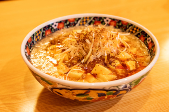 辛さとまろやかさが混然一体！新潟・麺屋 忍の「背脂マーボ麺」