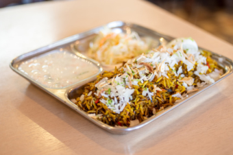 バスマティ米とソースが融合した香り高い逸品！カフェと印度家庭料理レカ 葛西本店の「マトンビリャニ」