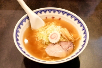 シンプルなのに奥深いスープ！新潟・三吉屋 駅南けやき通り店の「中華そば」