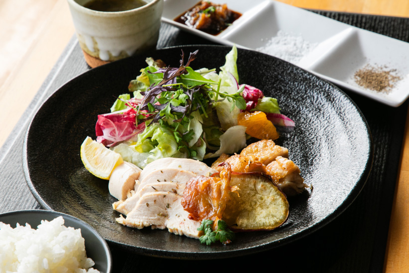 高宮の恵みを堪能する、癒しの古民家ランチを「okadasasa(オカダササ)」